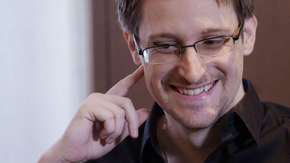 Эдвард Сноуден хочет получить российское гражданство