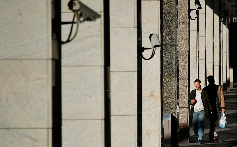 Москва начнет еще больше следить за людьми