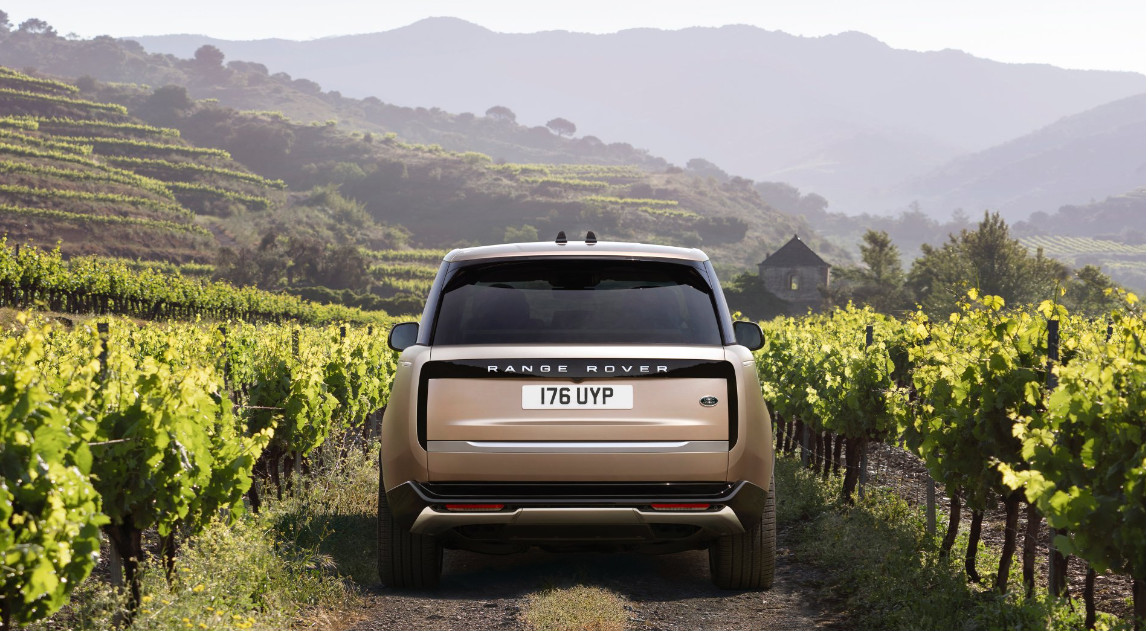 Land Rover выпустила обновленную модель Range Rover, которая стала еще лучше