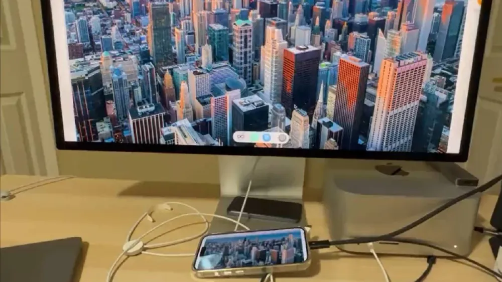 iPhone 15 Pro можно подключить к монитору и превратить в компьютер