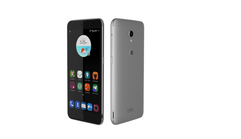 ZTE представила смартфон Blade V7 на выставке MWC 2016 в Барселоне
