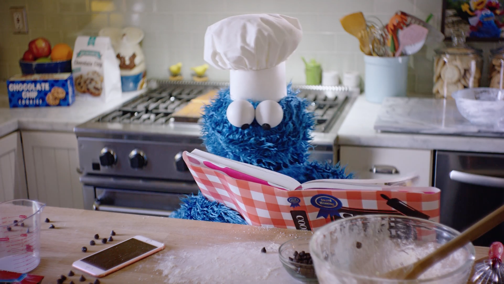 Рекламный ролик Apple: Коржик готовит печенье вместе с Siri