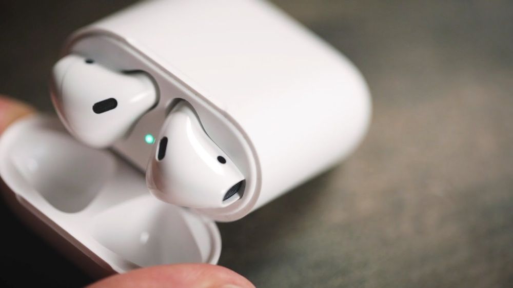 Почему Apple задержала выход наушников AirPods?
