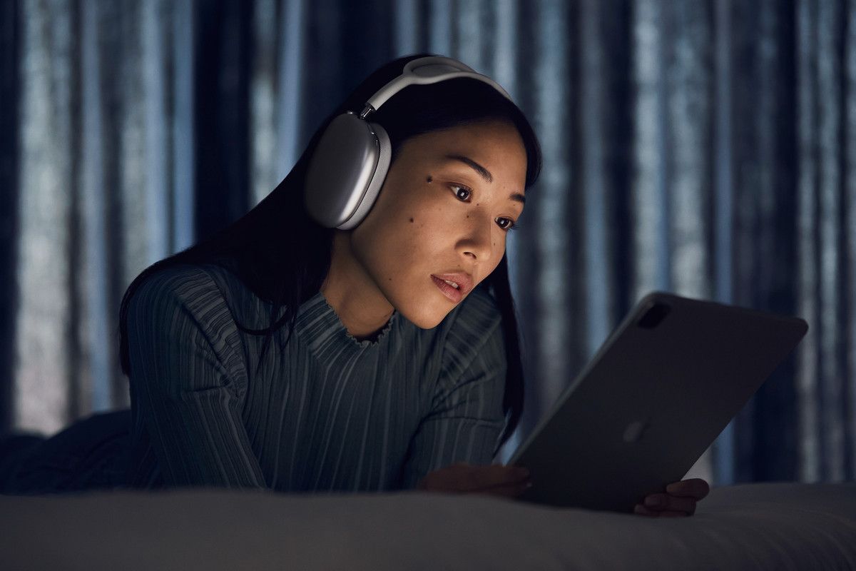 Apple анонсировала наушники AirPods Max