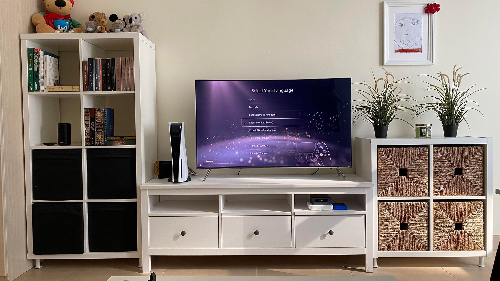 У IKEA появились макеты PS5 и Xbox Series X для выбора мебели
