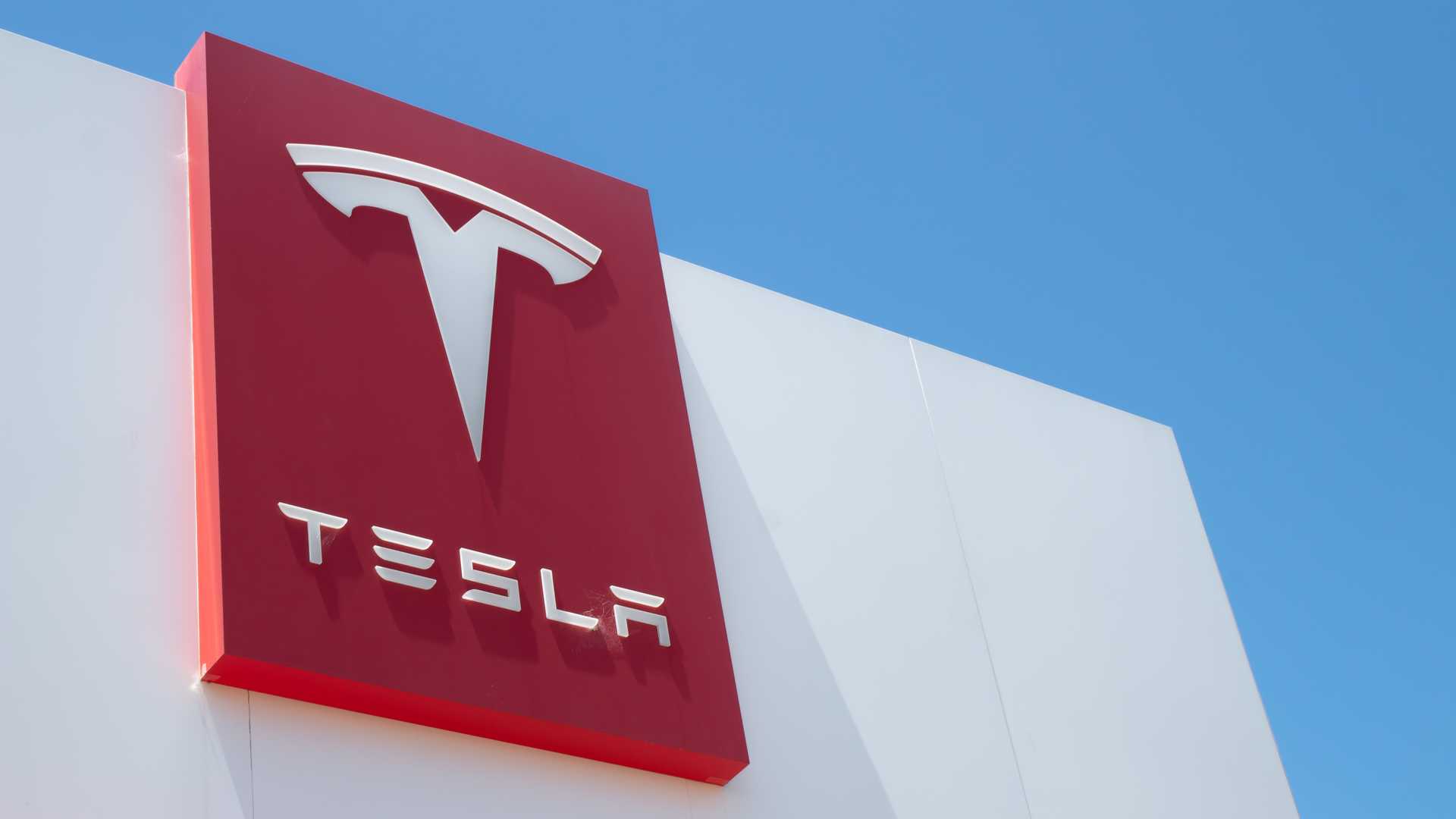 Tesla поставила очередной рекорд продаж автомобилей