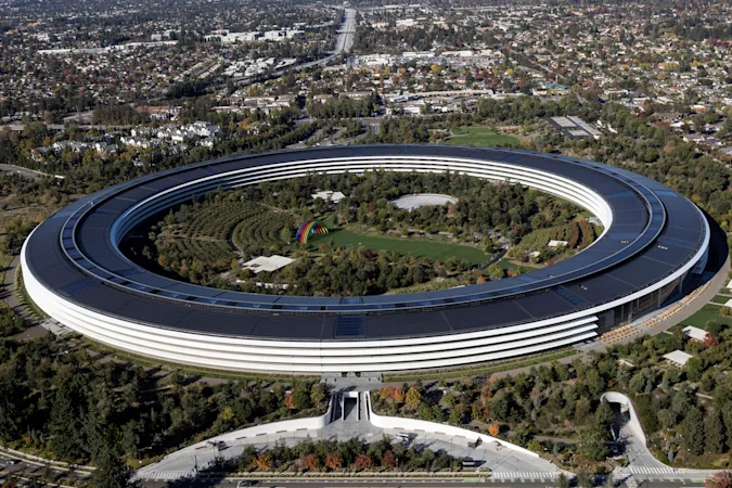 Apple ждет сотрудников на рабочих местах