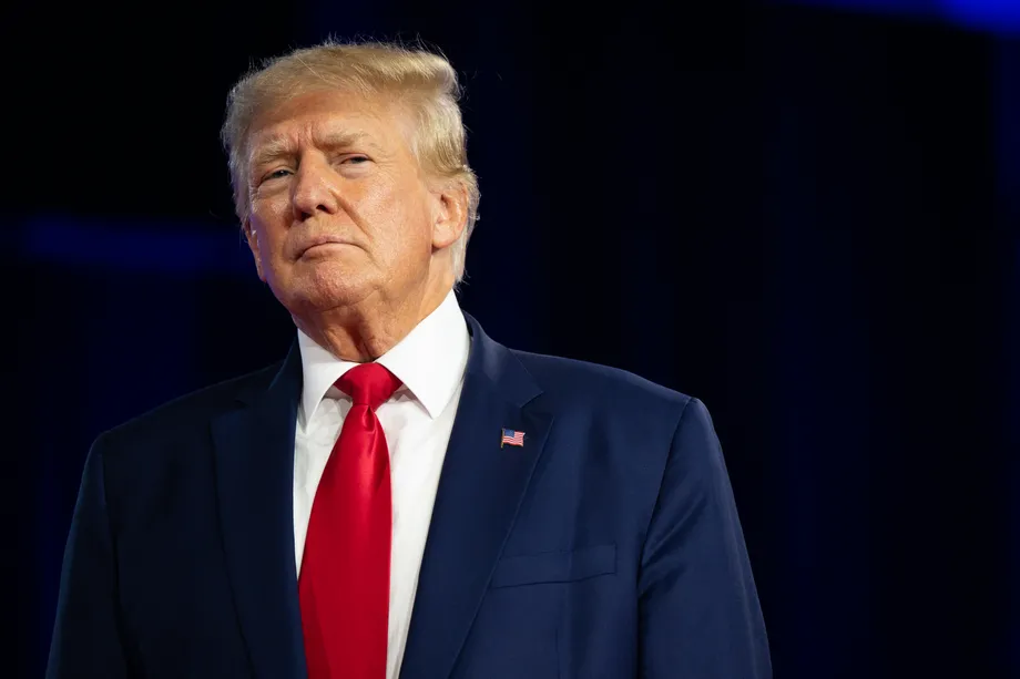 Трампа пока что не разбанят в Facebook*