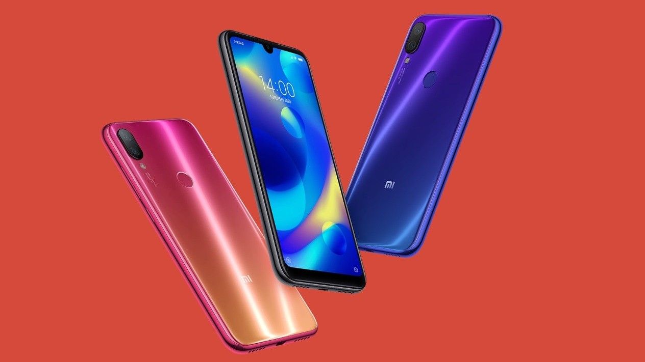 Xiaomi нарядила новогоднюю елку из тысячи смартфонов