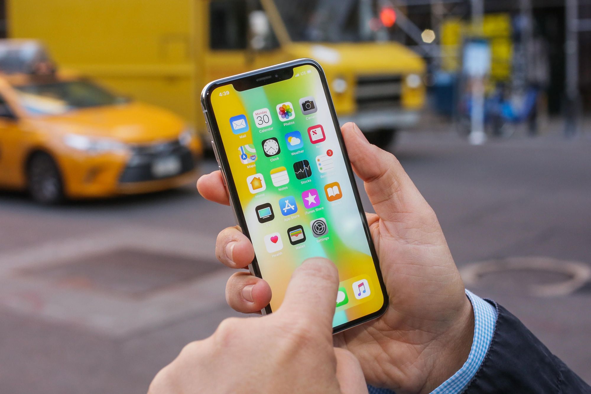 В России резко упали цены на iPhone