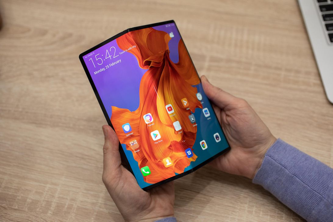 Huawei отложила выпуск гибкого смартфона Mate X