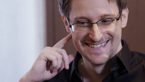 Эдвард Сноуден хочет получить российское гражданство