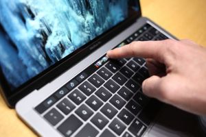 Будущие MacBook могут получить обновлённый Touch Bar