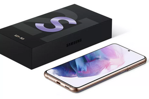 Samsung постепенно откажется от зарядок и наушников в комплекте