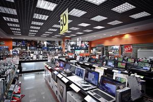 Цены на технику в России растут с космической скоростью, россияне скупают все, что возможно. Стоит ли сейчас покупать технику?