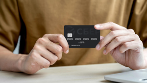 «Сбер» будет разбирать старые карты и доставать оттуда чипы