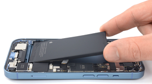 В Европе хотят вернуть съемные батареи в смартфоны