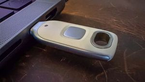 Устройство Google Titan Security Keys сохранит ваши ключи доступа