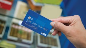 Visa объявляет войну наличке