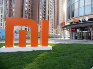 В сети появилось видео складного смартфона от Xiaomi