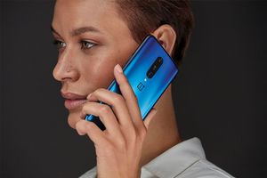 OnePlus 7 Pro представлен официально: выезжающая селфи-камера, дисплей 90 ГГц