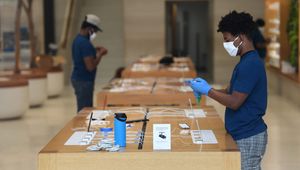 Apple создала свои защитные маски