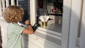 Оплачивать покупки теперь можно с помощью браслета