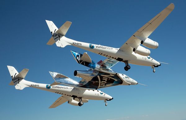 Virgin Galactic снова откладывает свой первый запуск