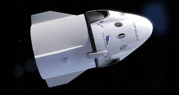 SpaceX отправит в космос простых людей