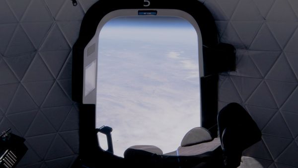 Места за полет в космос растут в цене
