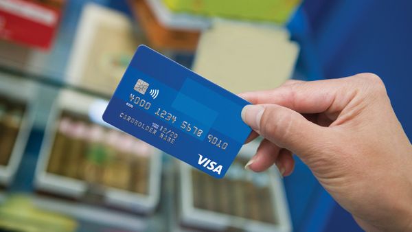 Visa объявляет войну наличке